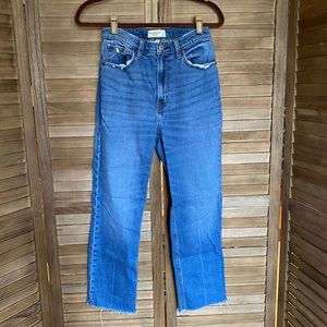 Abercrombie & Fitch Curve Love The Ankle Straight High Rise Jeans Size 27R / 4R